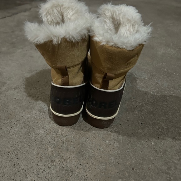 Women's Tan Winter Boots with Faux Fur Lining - Picture 2 of 4
